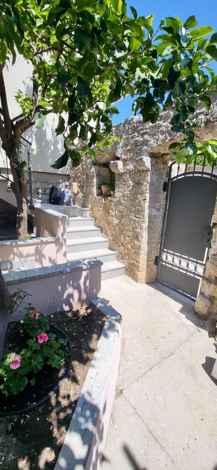 Riva Suite 2 Komiža Dış mekan fotoğraf
