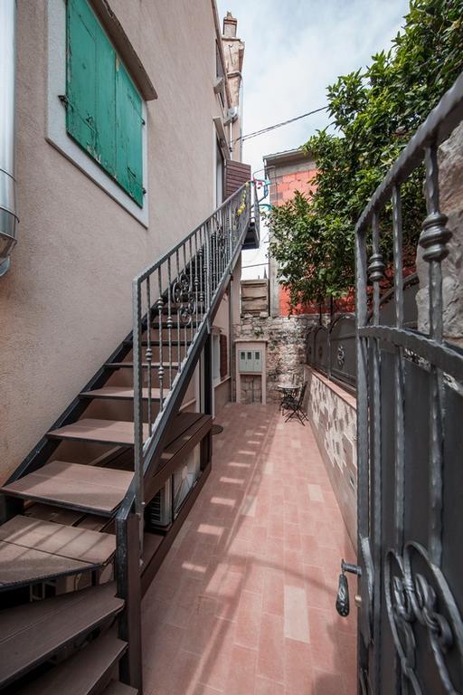 Riva Suite 2 Komiža Dış mekan fotoğraf